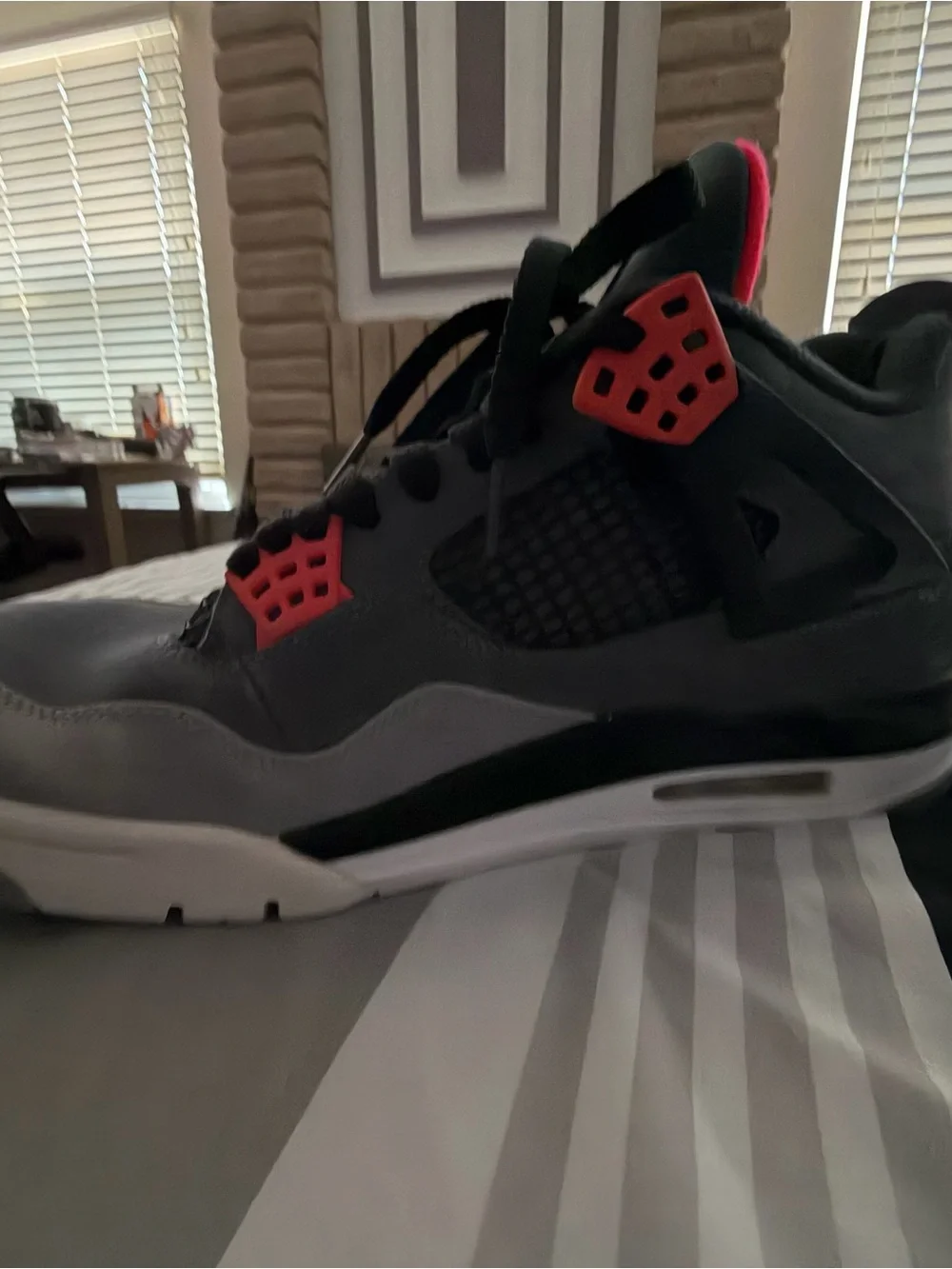 Men’s Jordan 4 Retro Infared, Size 10
